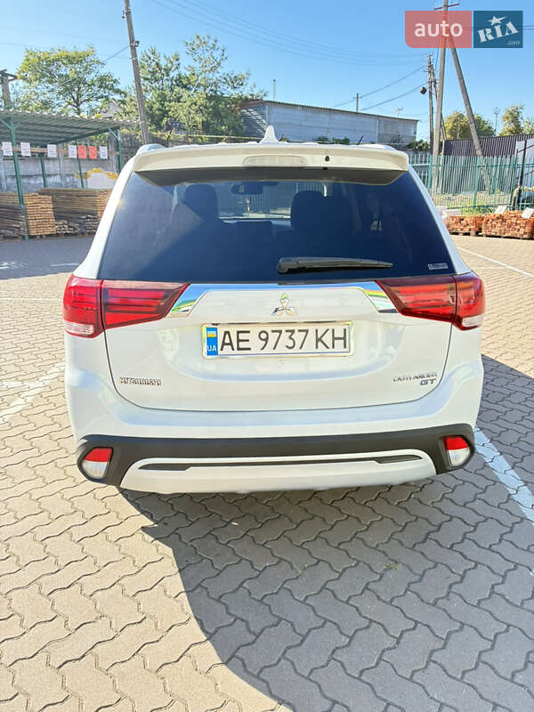 Внедорожник / Кроссовер Mitsubishi Outlander 2017 в Кривом Роге