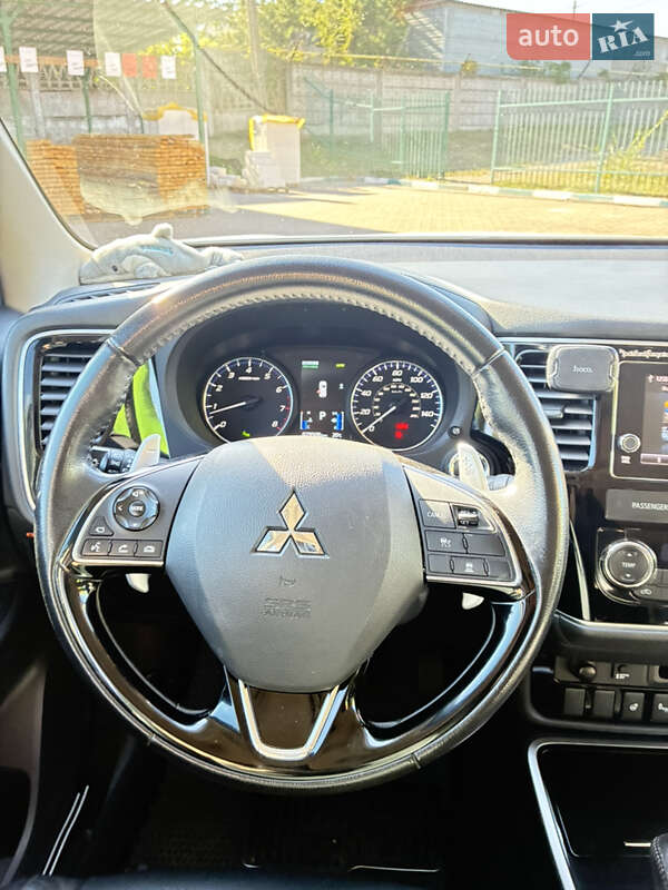 Внедорожник / Кроссовер Mitsubishi Outlander 2017 в Кривом Роге