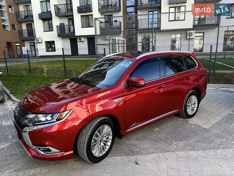 Внедорожник / Кроссовер Mitsubishi Outlander 2021 в Львове
