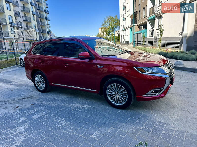 Внедорожник / Кроссовер Mitsubishi Outlander 2021 в Львове