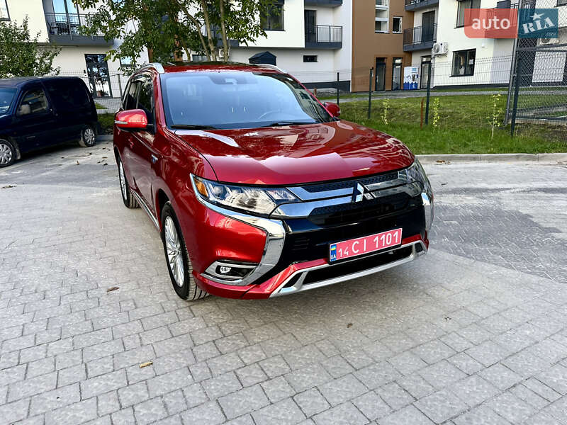 Внедорожник / Кроссовер Mitsubishi Outlander 2021 в Львове