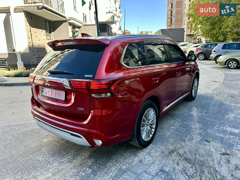 Внедорожник / Кроссовер Mitsubishi Outlander 2021 в Львове