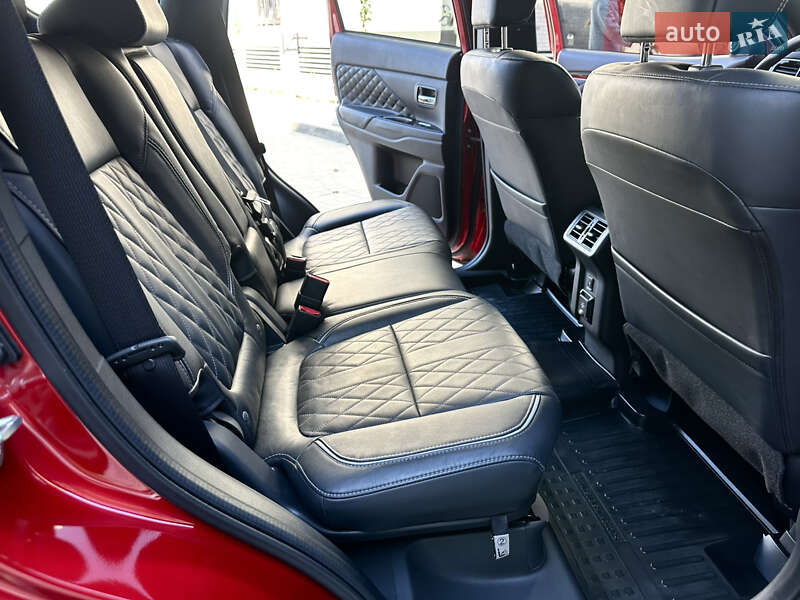 Внедорожник / Кроссовер Mitsubishi Outlander 2021 в Львове