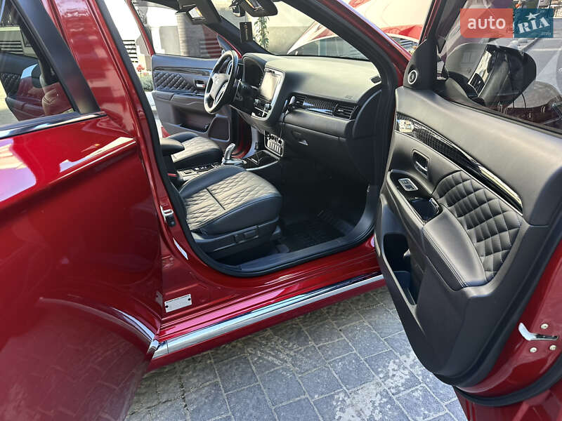 Внедорожник / Кроссовер Mitsubishi Outlander 2021 в Львове