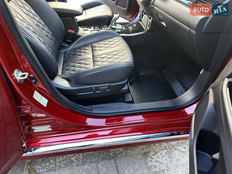 Внедорожник / Кроссовер Mitsubishi Outlander 2021 в Львове