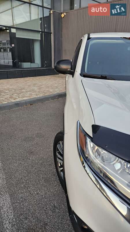 Внедорожник / Кроссовер Mitsubishi Outlander 2019 в Полтаве