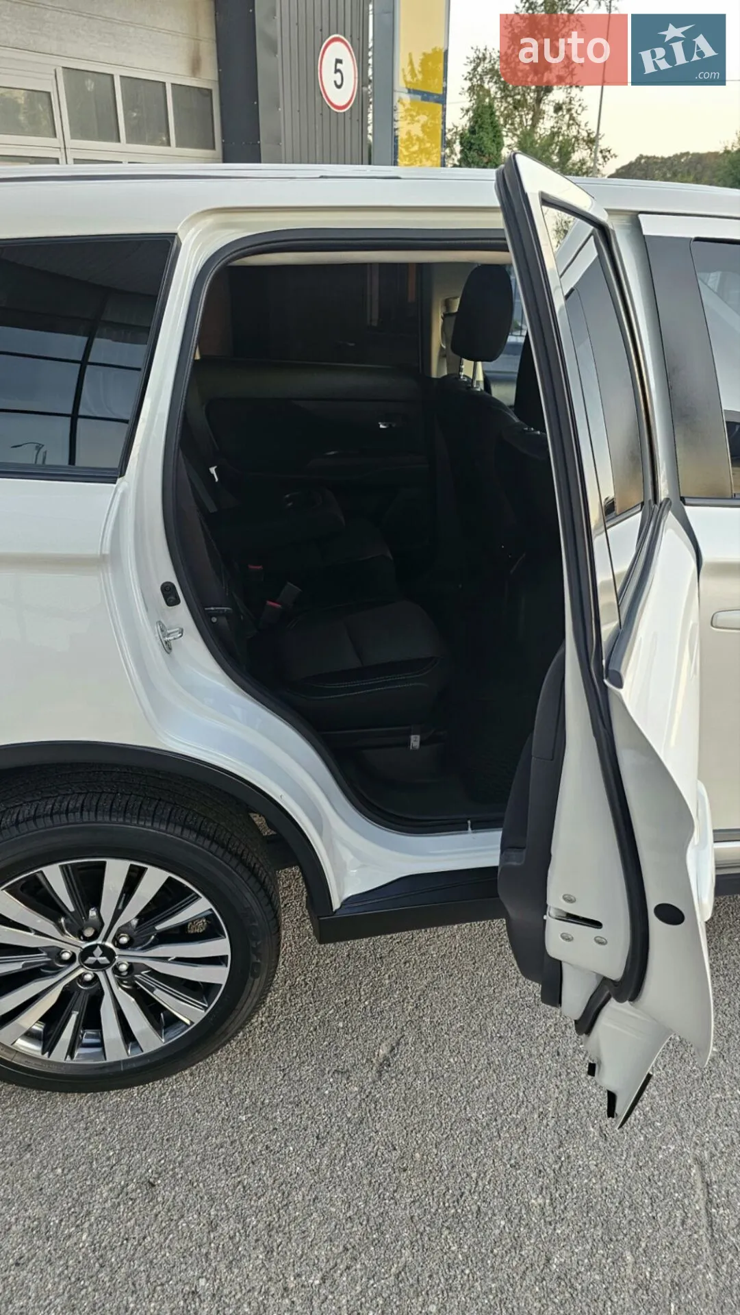 2019 Mitsubishi Outlander - мініатюра 19