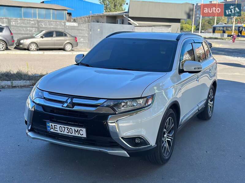 Внедорожник / Кроссовер Mitsubishi Outlander 2015 в Днепре