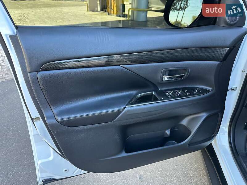 Внедорожник / Кроссовер Mitsubishi Outlander 2015 в Днепре
