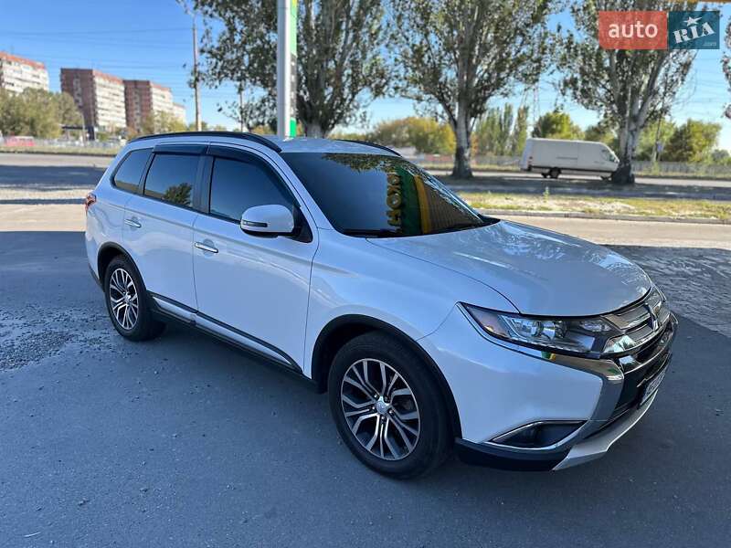 Внедорожник / Кроссовер Mitsubishi Outlander 2015 в Днепре