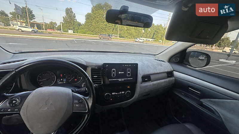 Позашляховик / Кросовер Mitsubishi Outlander 2015 в Києві