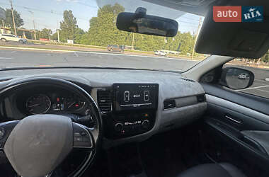 Внедорожник / Кроссовер Mitsubishi Outlander 2015 в 
