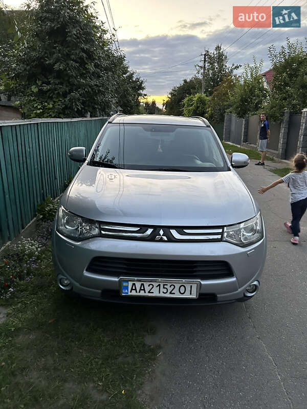 Внедорожник / Кроссовер Mitsubishi Outlander 2013 в Киеве