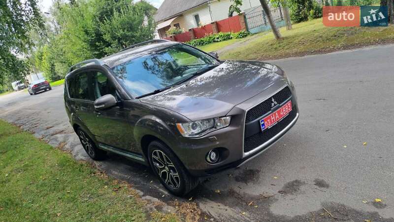 Внедорожник / Кроссовер Mitsubishi Outlander 2011 в Луцке