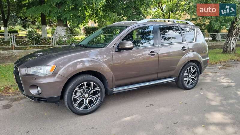 Внедорожник / Кроссовер Mitsubishi Outlander 2011 в Луцке