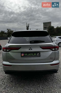 Внедорожник / Кроссовер Mitsubishi Outlander 2022 в 