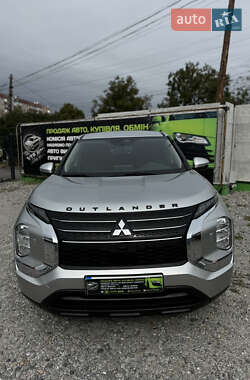 Внедорожник / Кроссовер Mitsubishi Outlander 2022 в 