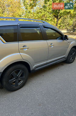 Внедорожник / Кроссовер Mitsubishi Outlander 2008 в 