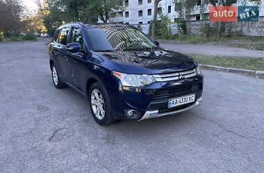 Внедорожник / Кроссовер Mitsubishi Outlander 2014 в Киеве