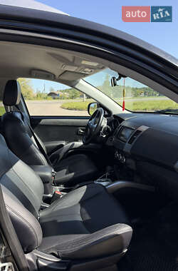 Внедорожник / Кроссовер Mitsubishi Outlander 2010 в 