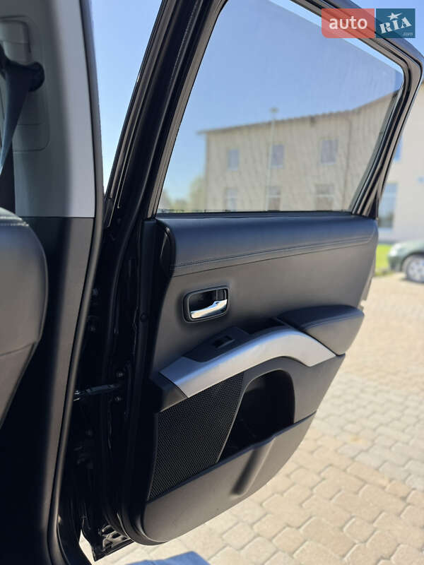 Позашляховик / Кросовер Mitsubishi Outlander 2010 в Львові
