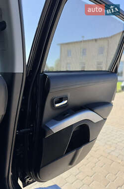 Внедорожник / Кроссовер Mitsubishi Outlander 2010 в 