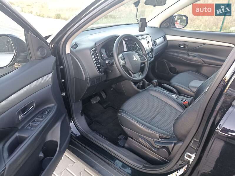 Внедорожник / Кроссовер Mitsubishi Outlander 2015 в Житомире фото 6 Внедорожник / Кроссовер Mitsubishi Outlander 2015 в Житомире
