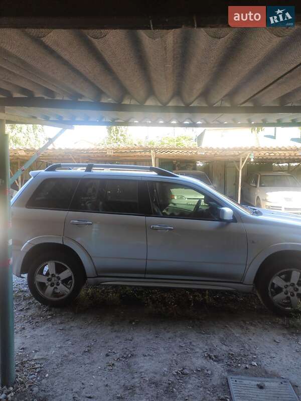 Внедорожник / Кроссовер Mitsubishi Outlander 2007 в Киеве