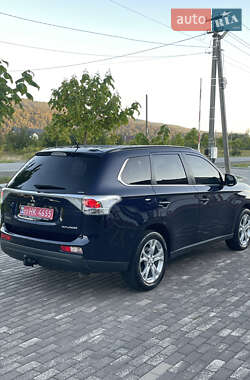 Внедорожник / Кроссовер Mitsubishi Outlander 2013 в 