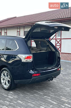 Внедорожник / Кроссовер Mitsubishi Outlander 2013 в 