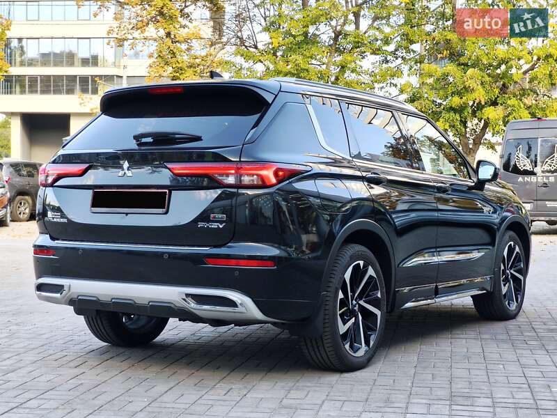 Позашляховик / Кросовер Mitsubishi Outlander 2023 в Дніпрі