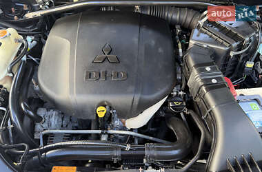Внедорожник / Кроссовер Mitsubishi Outlander 2010 в 