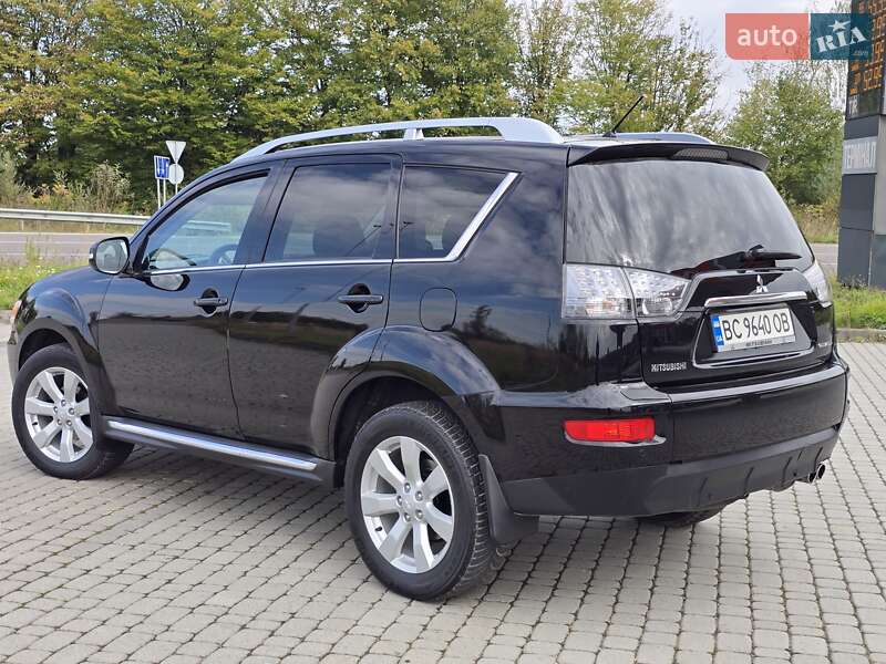 Внедорожник / Кроссовер Mitsubishi Outlander 2010 в Калуше