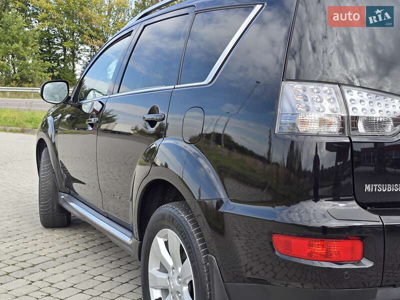 Внедорожник / Кроссовер Mitsubishi Outlander 2010 в Калуше