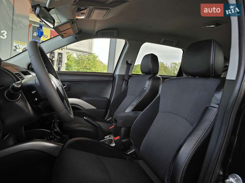 Внедорожник / Кроссовер Mitsubishi Outlander 2010 в Калуше