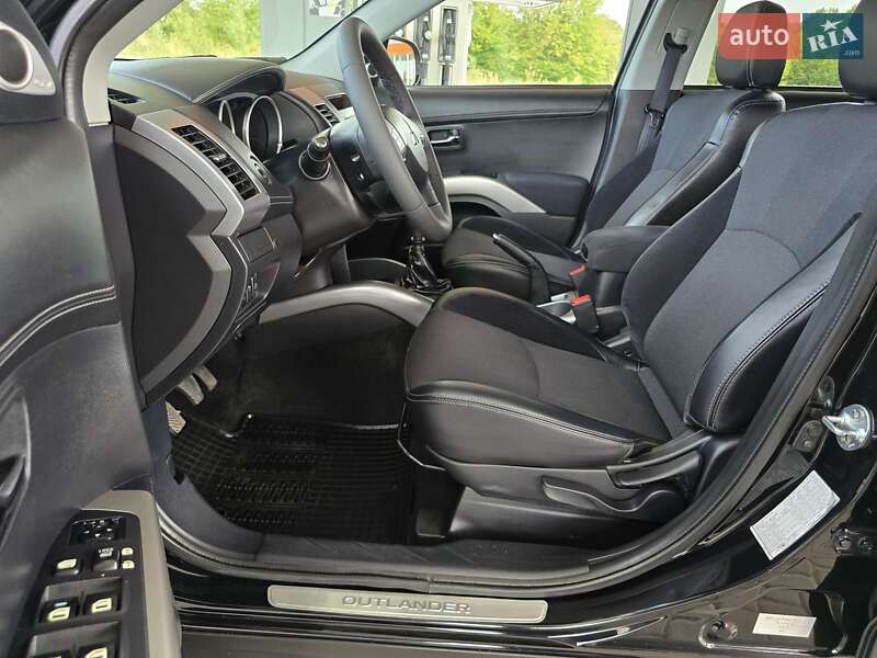 Внедорожник / Кроссовер Mitsubishi Outlander 2010 в Калуше