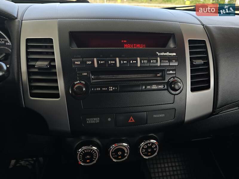 Внедорожник / Кроссовер Mitsubishi Outlander 2010 в Калуше