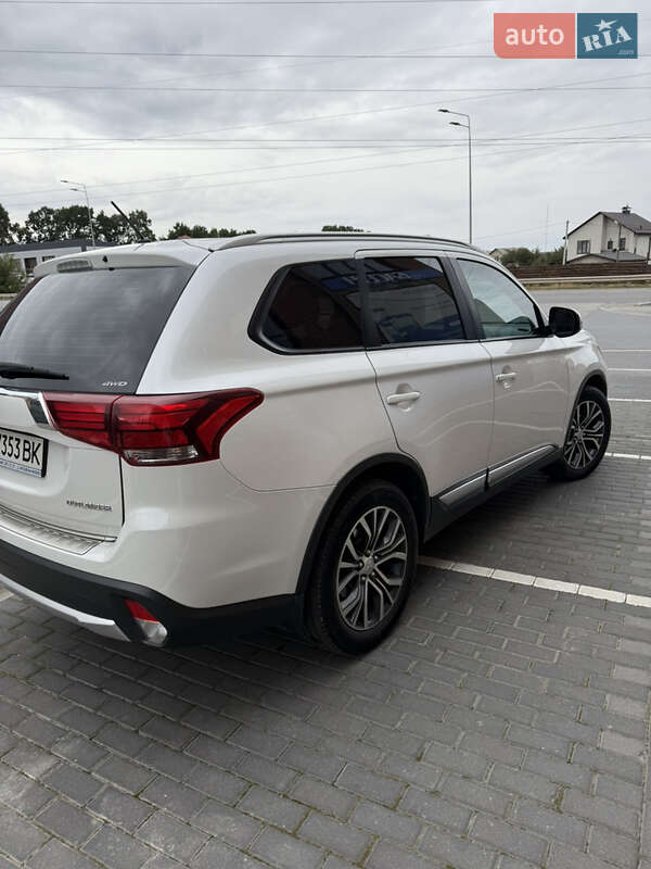 Внедорожник / Кроссовер Mitsubishi Outlander 2016 в Виннице