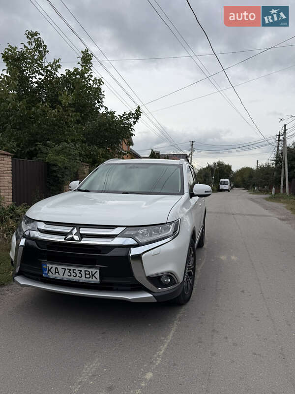 Внедорожник / Кроссовер Mitsubishi Outlander 2016 в Виннице