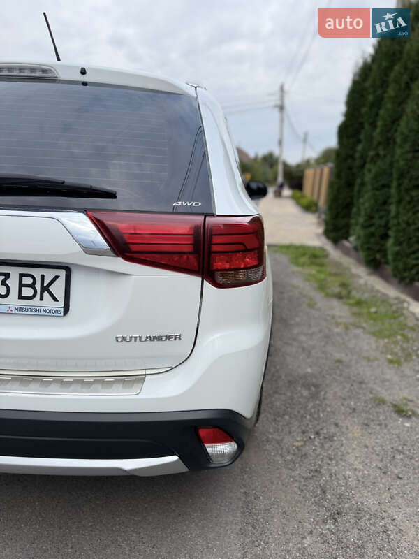 Внедорожник / Кроссовер Mitsubishi Outlander 2016 в Виннице