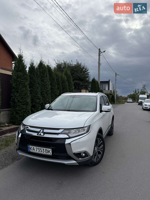 Внедорожник / Кроссовер Mitsubishi Outlander 2016 в Виннице