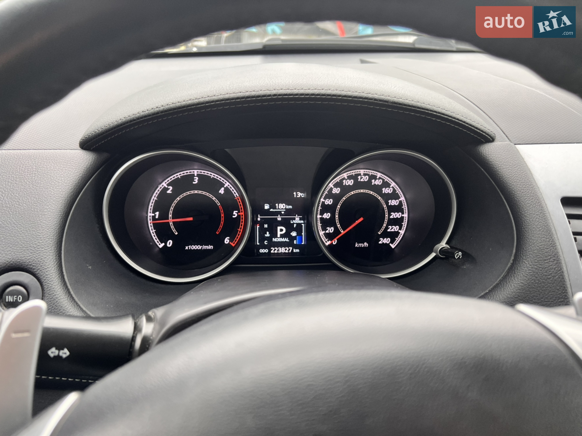 2012 Mitsubishi Outlander - мініатюра 16