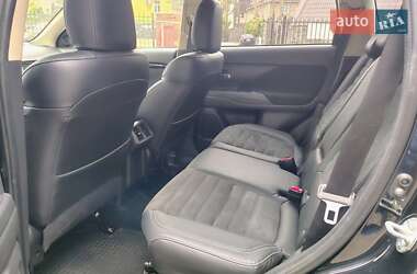 Внедорожник / Кроссовер Mitsubishi Outlander 2018 в 