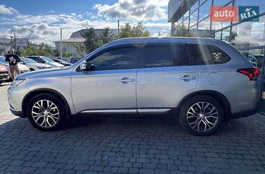 Внедорожник / Кроссовер Mitsubishi Outlander 2015 в 