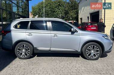 Внедорожник / Кроссовер Mitsubishi Outlander 2015 в 