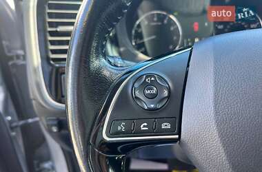 Внедорожник / Кроссовер Mitsubishi Outlander 2015 в 