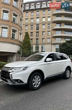 Внедорожник / Кроссовер Mitsubishi Outlander 2021 в Киеве