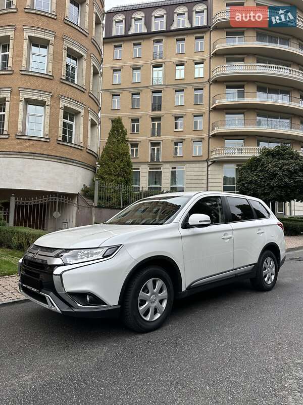 Mitsubishi Outlander 2021