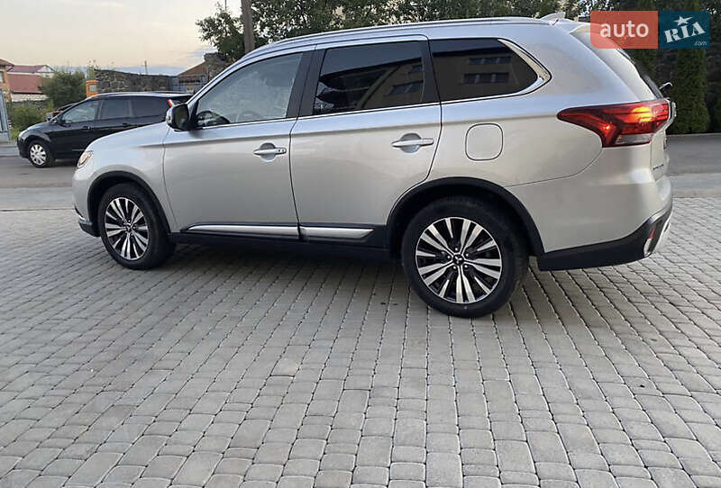 Внедорожник / Кроссовер Mitsubishi Outlander 2020 в Тернополе