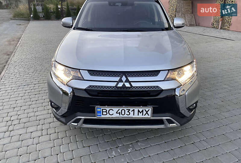 Внедорожник / Кроссовер Mitsubishi Outlander 2020 в Тернополе